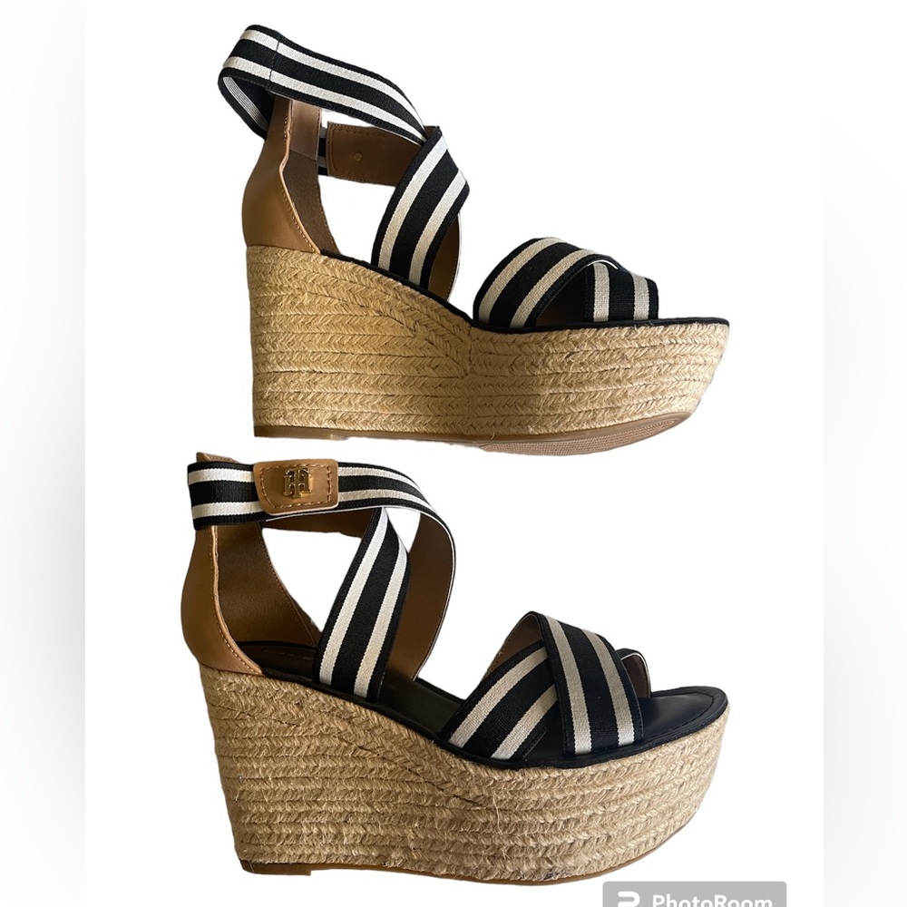 NWOT Tommy Hilfiger Wedges SZ 8.5